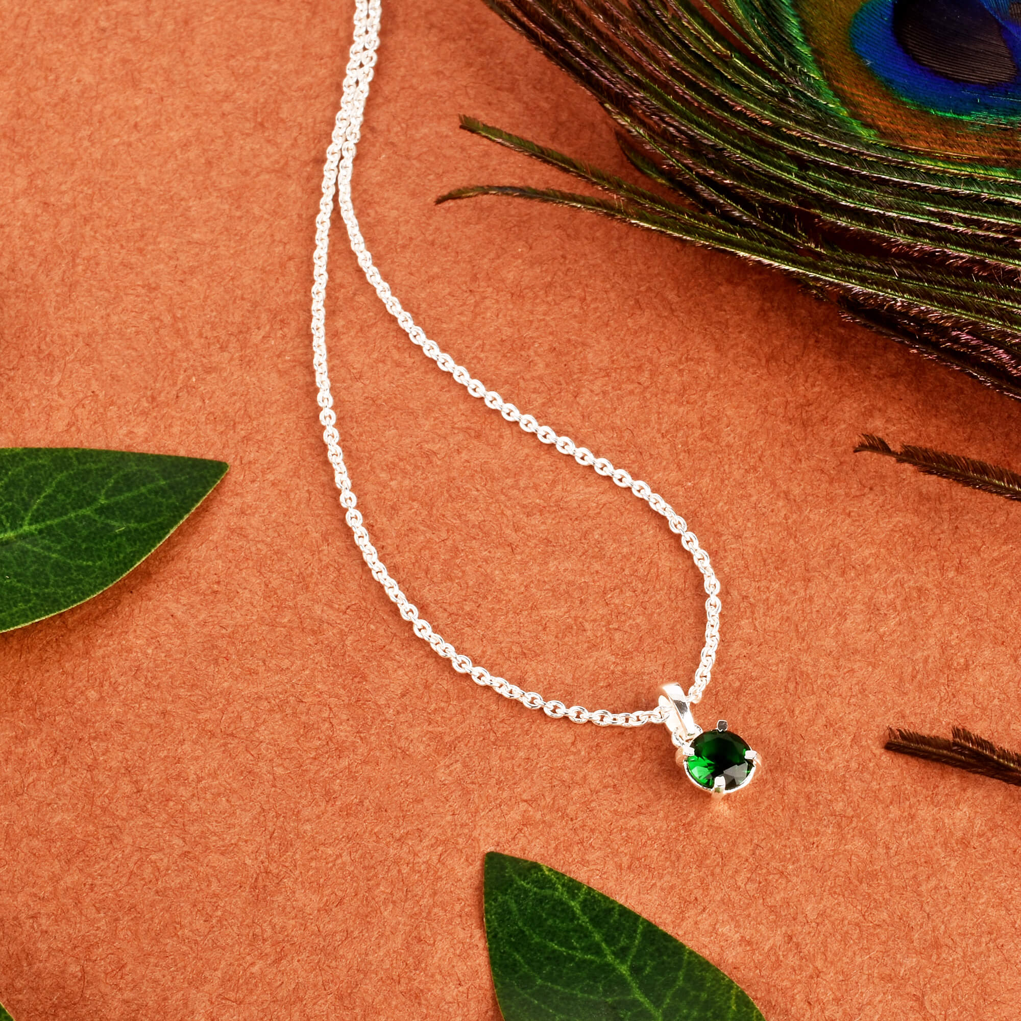Emerald Green Stone Pendant Necklace in Silver Plating – Minimalist Jewelry