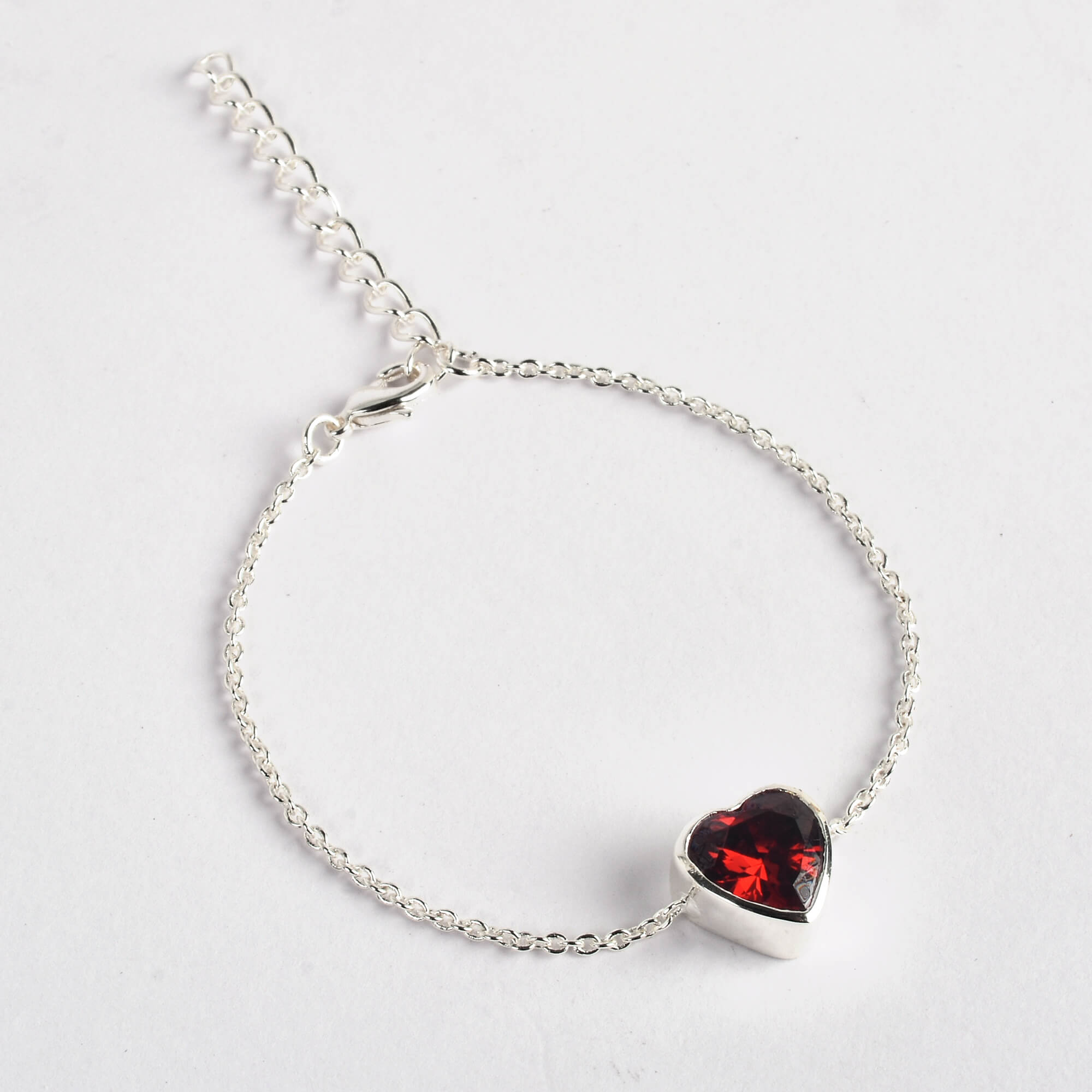 Red-garnet-gemstone-crystal-heart-shape-bracelet